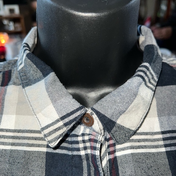 O’Neill Flannel Plaid Button Up Shirt - Picture 4 of 9